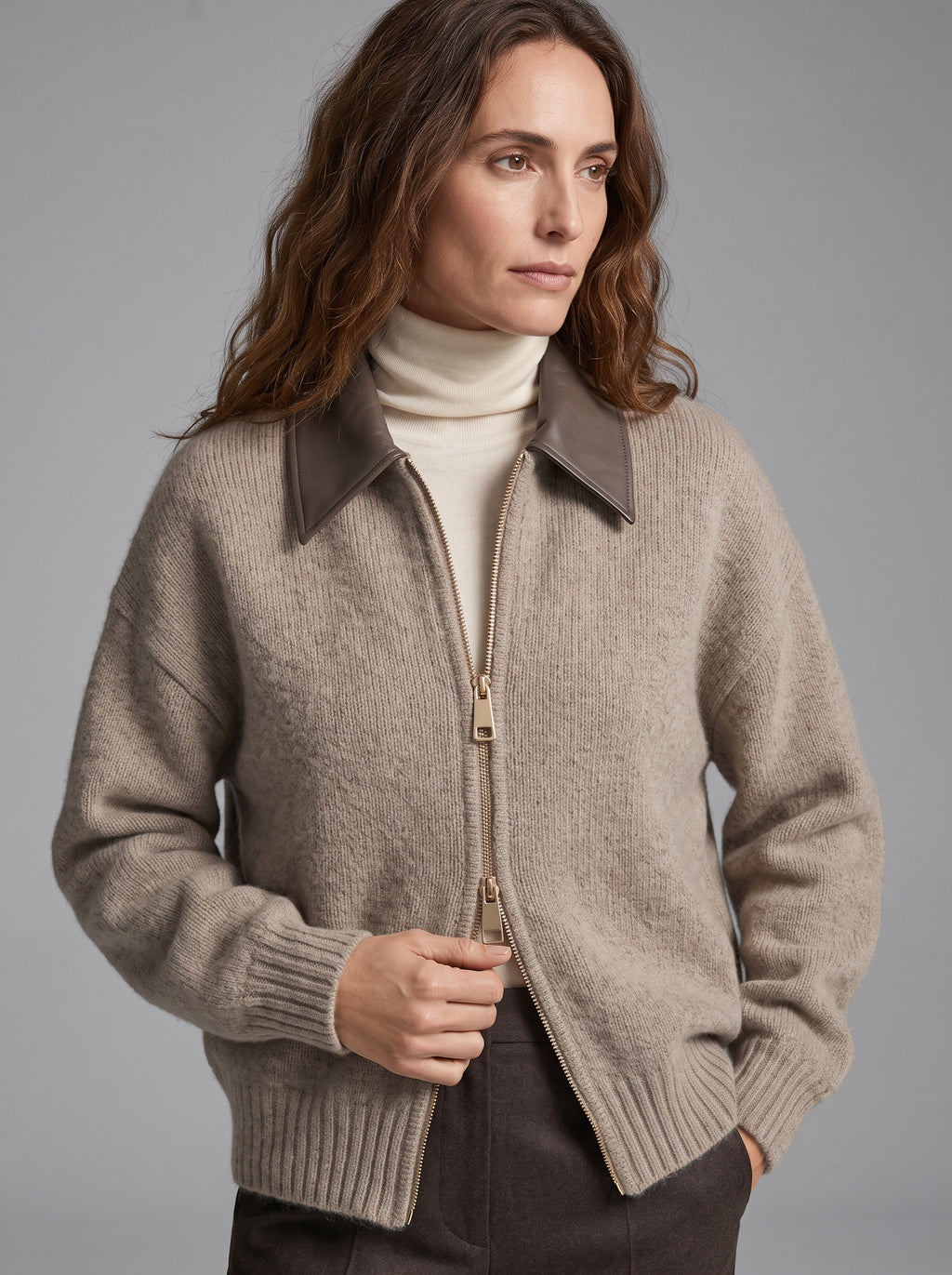 Sabina | Cárdigan corto con cremallera y diseño patchwork