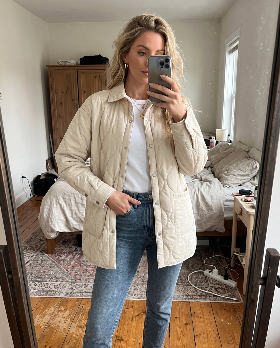 Muy contenta con mi nueva chaqueta, es ideal para este invierno. Abriga y es muy ligera